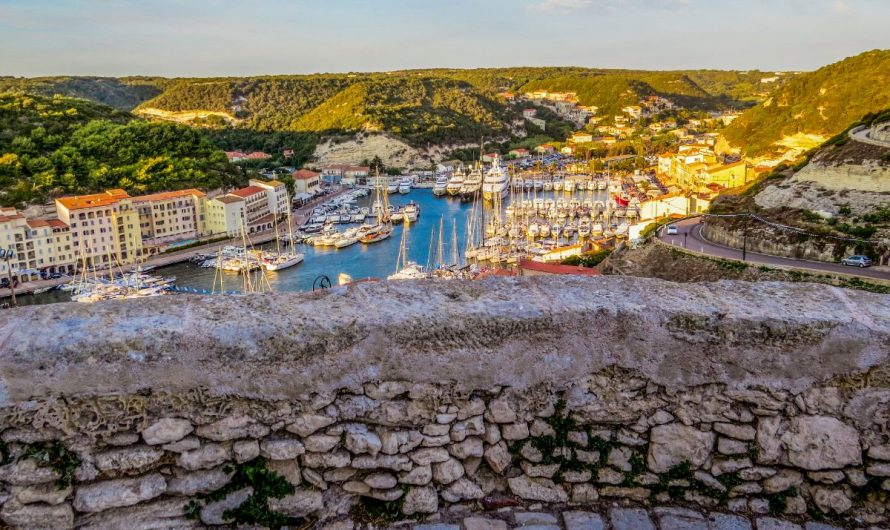 Top 5 reasons to charter a yacht in Bonifacio